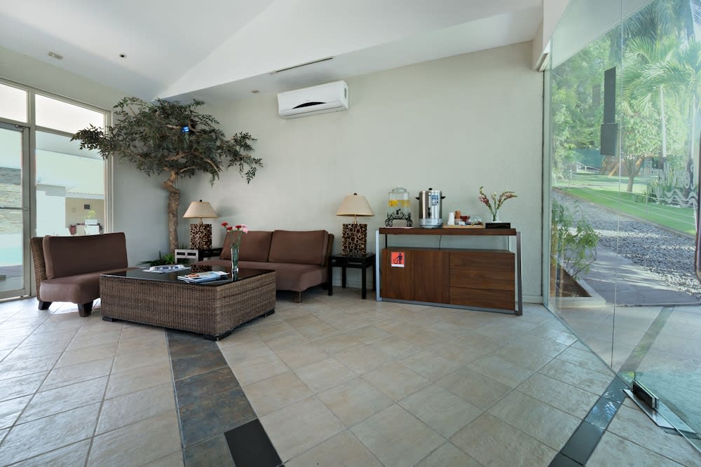 Court Meridian Hotel & Suites 2