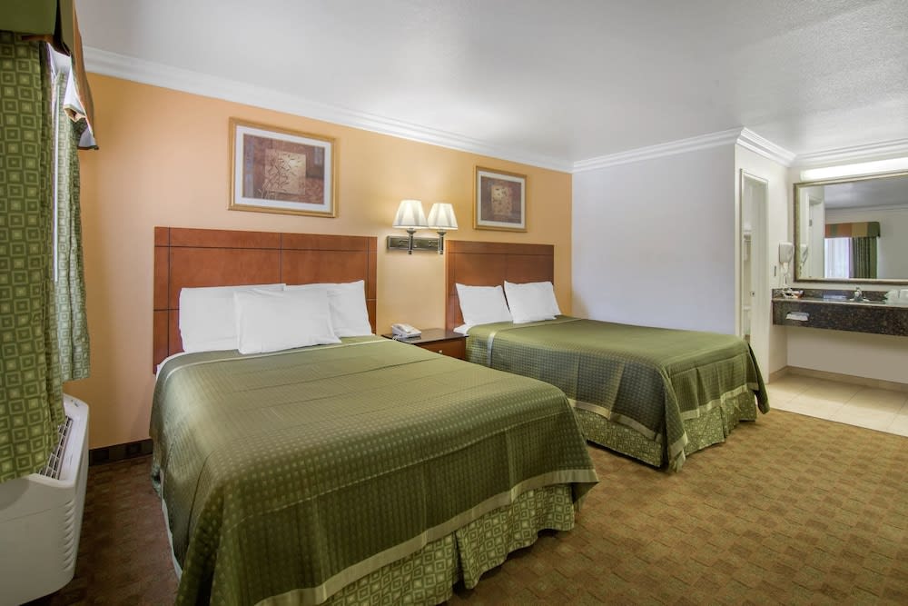 Rodeway Inn Adelanto US 395 1
