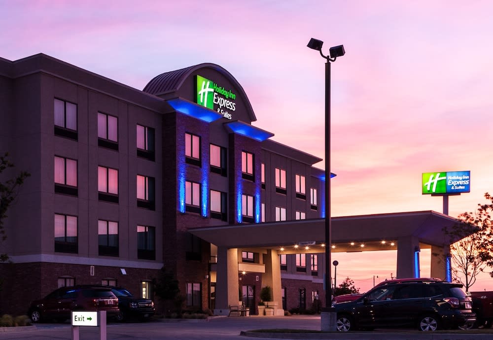 Holiday Inn Express & Suites EL RENO by IHG 1
