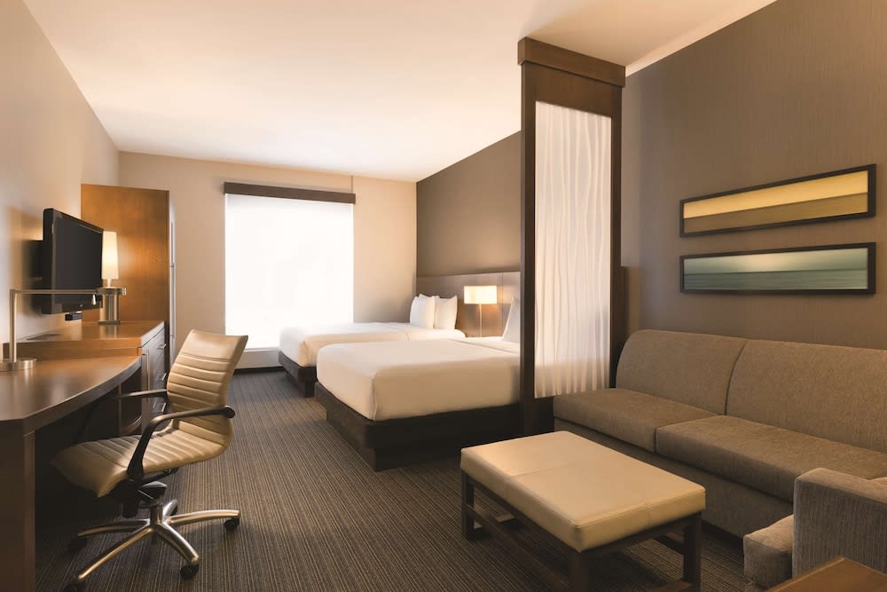 Hyatt Place San Jose Pinares 1