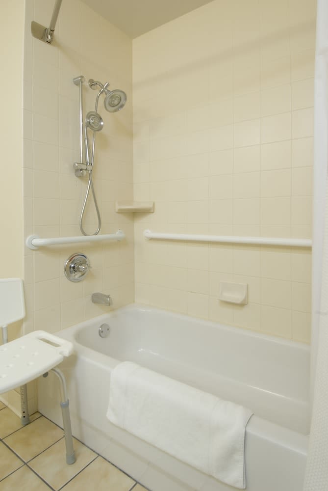 Holiday Inn Express MARSHALL by IHG 2