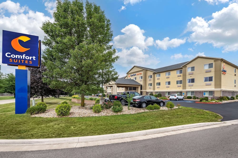 Comfort Suites Elkhart North 1
