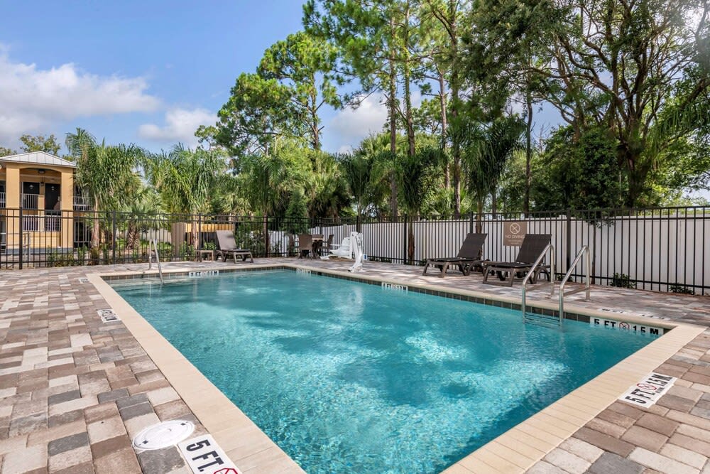Comfort Suites Daytona Beach-Speedway 1
