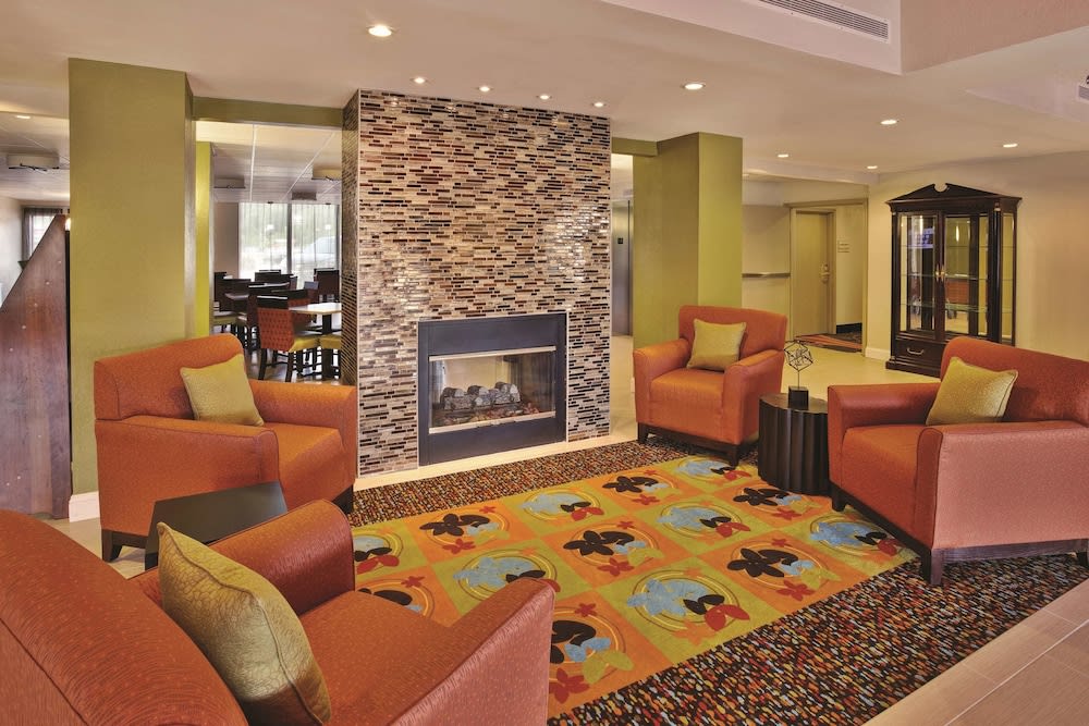 La Quinta by Wyndham Elkview - Charleston NE 2