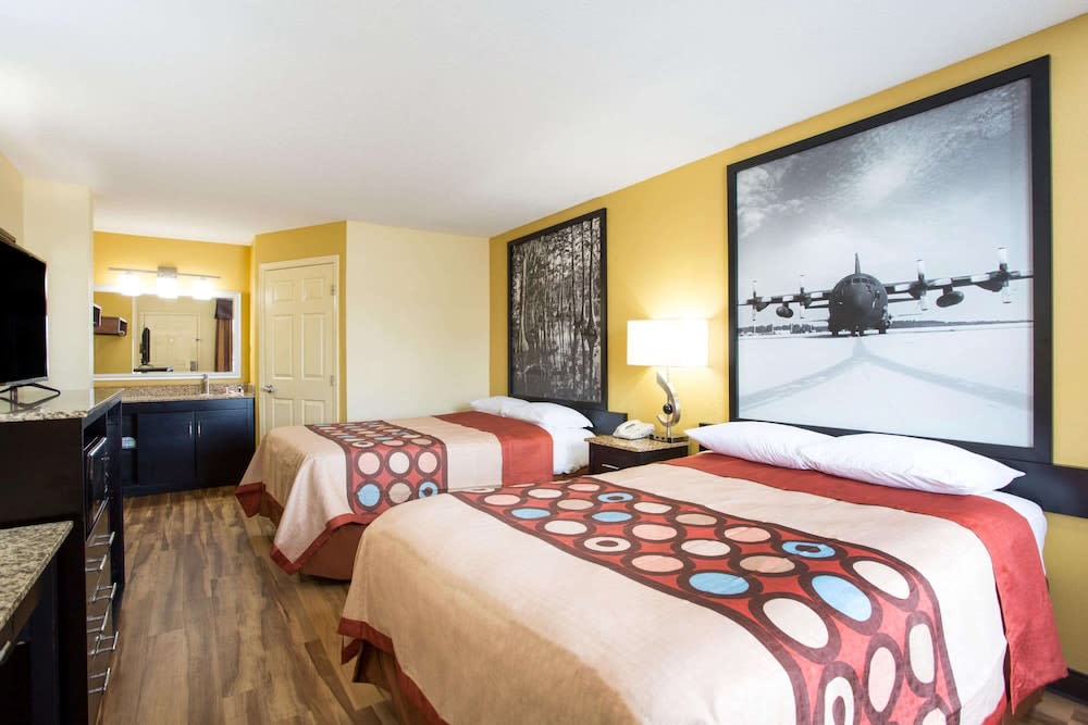 Super 8 by Wyndham Garner/Clayton/Raleigh 4