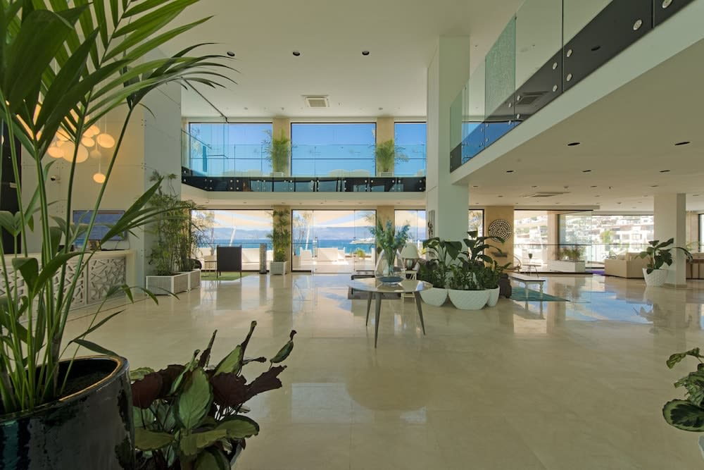 Bellazure Hotel 2