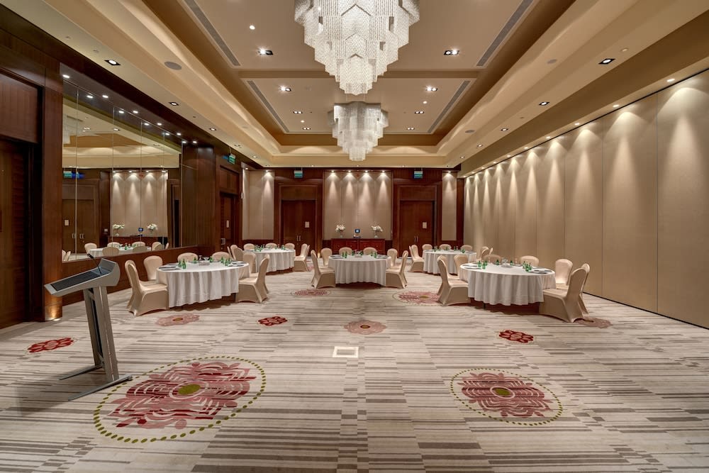 Crowne Plaza DUQM by IHG 2