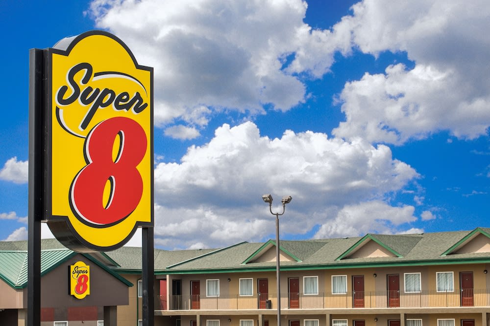 Super 8 by Wyndham Fox Creek 1