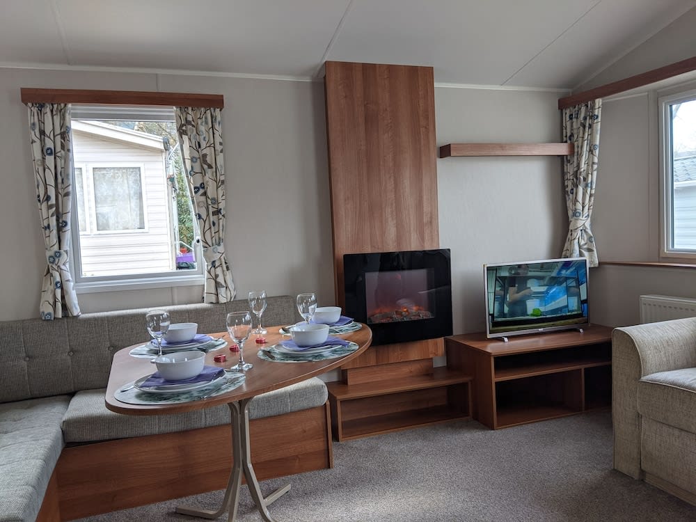 Caravan Nearby Hastings, Coghurst Hall Park 1