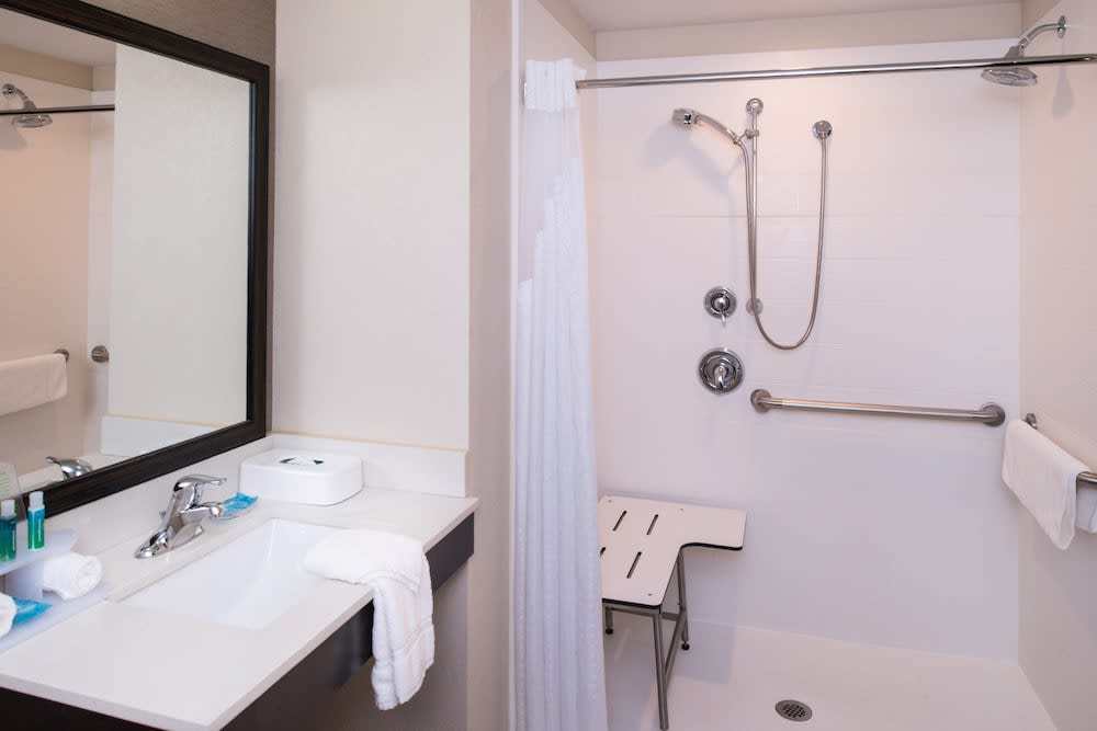 Holiday Inn Express Hotel & Suites Monroe by IHG 3