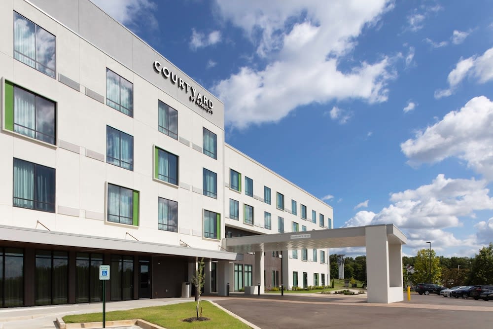 Courtyard by Marriott Memphis East Galleria 1
