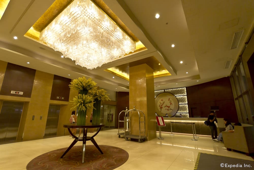 Mandarin Plaza Hotel 1