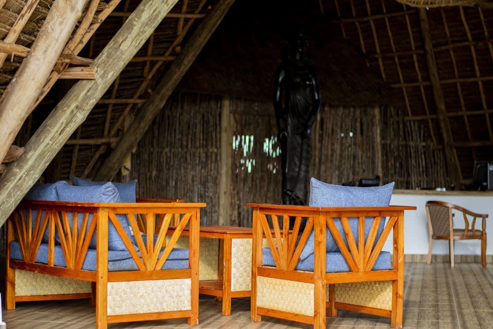 Antonio Beach Hotel & Spa -with treehouse and biggest swimming pool in East Africa 2