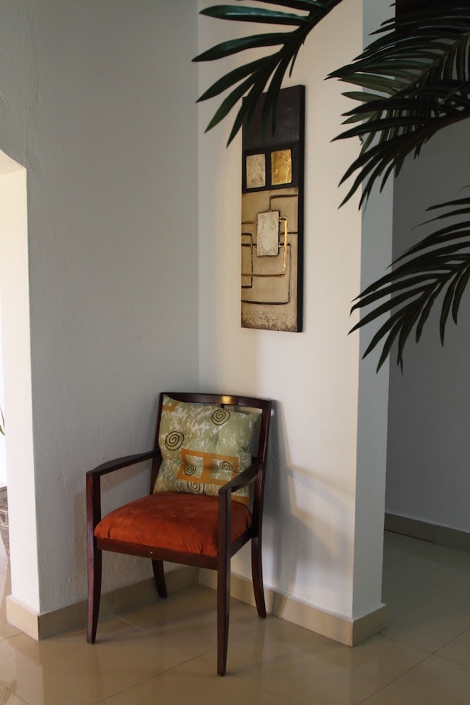 La Maison Hotel 2