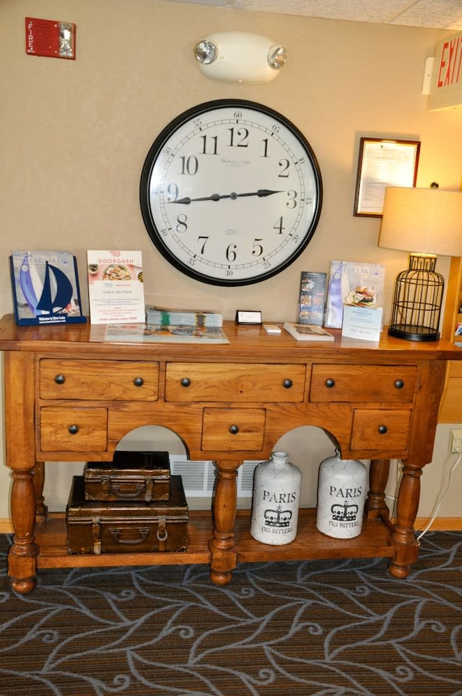 AmericInn by Wyndham Clear Lake 4