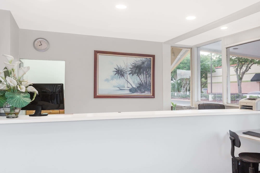 Howard Johnson by Wyndham Vero Beach / Downtown 2