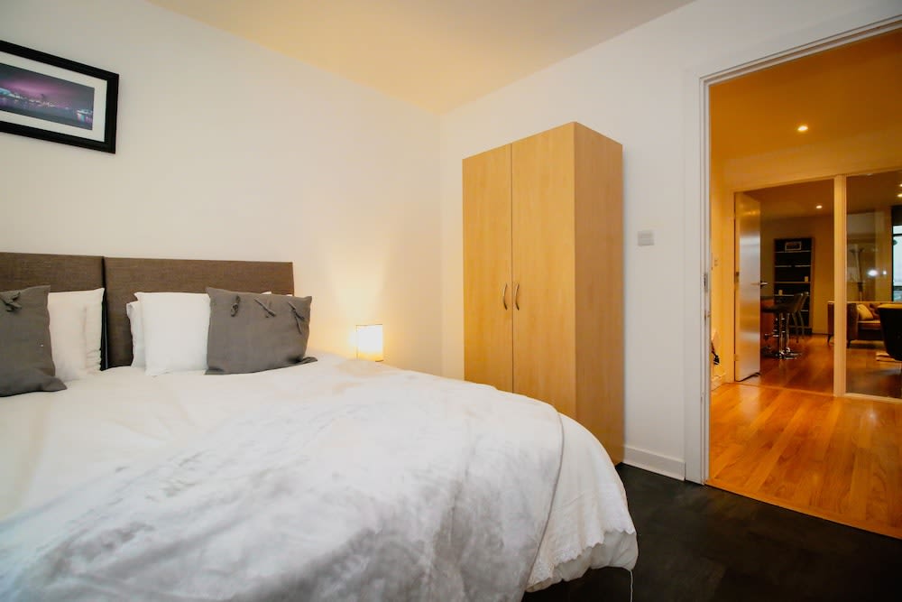 Lancefield Quay Hydro Apartments, Glasgow Best deals