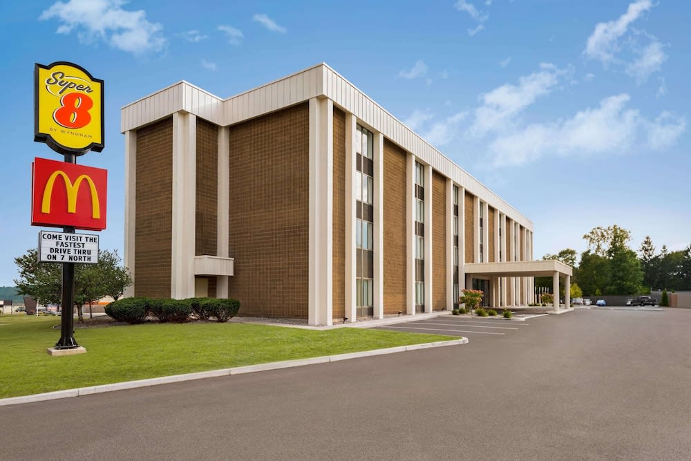 Super 8 by Wyndham Liverpool/Syracuse North Airport 1