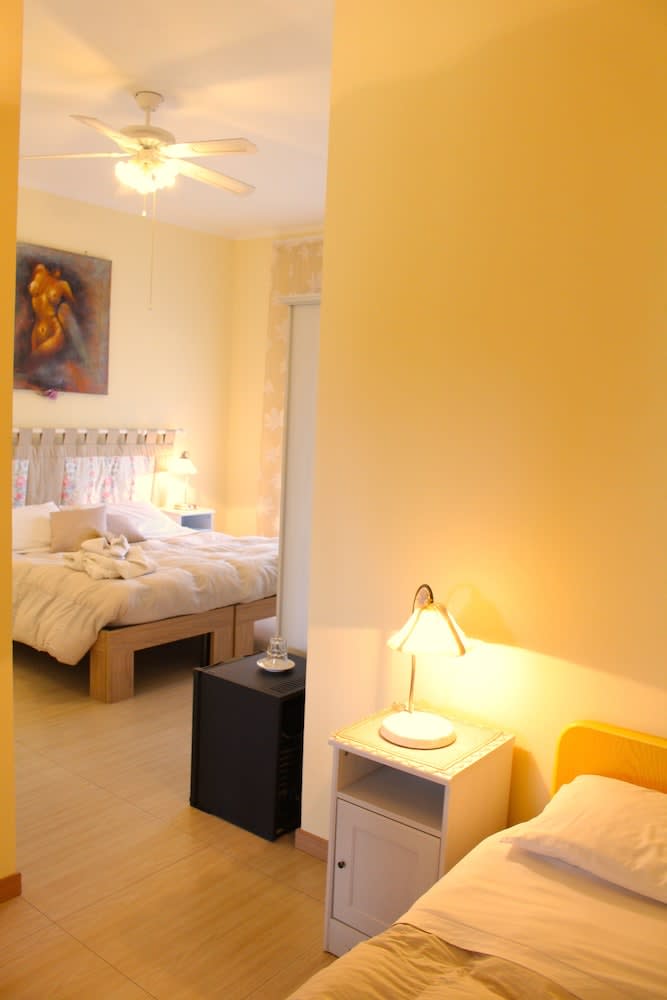 Eremes Rooms & Apartments 2