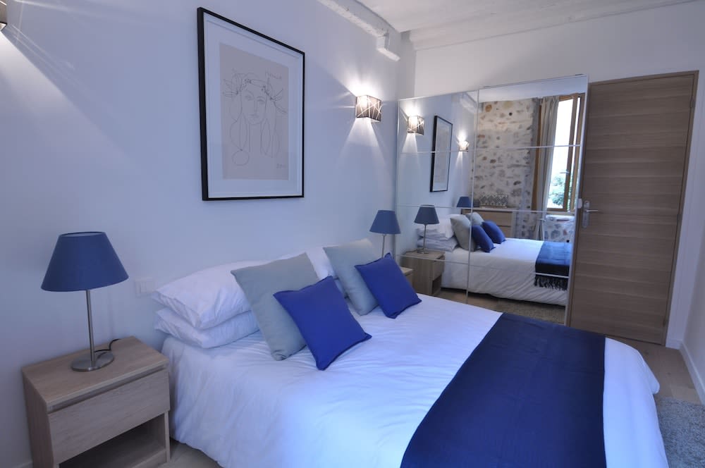 Picasso Apartments 2