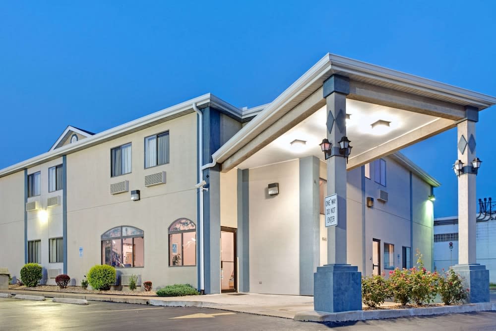 Travelodge by Wyndham St. Louis 1