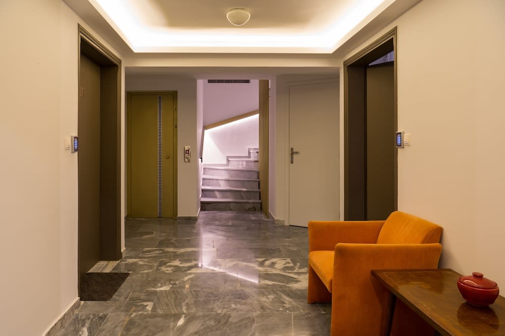 CHROMA Lodge Rafina 2