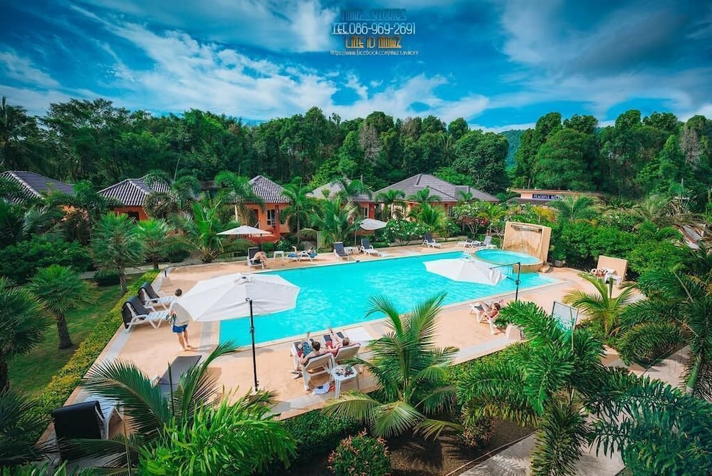 Peaceful Resort Koh Lanta 1
