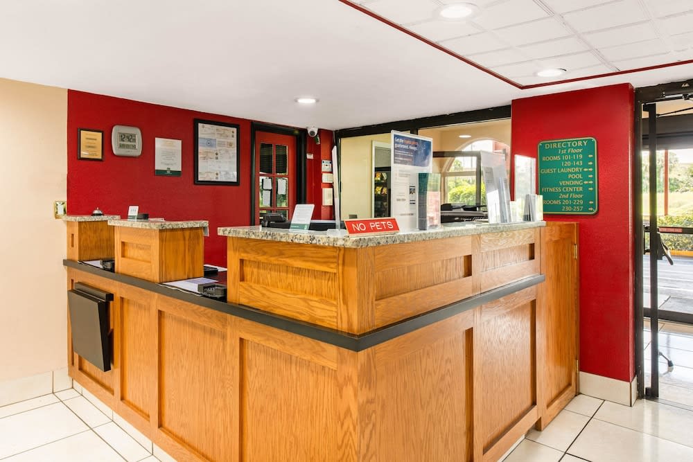 Quality Inn & Suites Orlando Airport 2