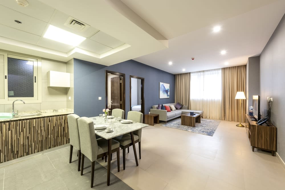 Luxe Grand Hotel Apartments 4