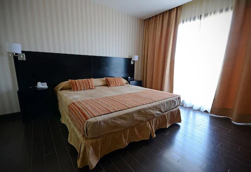 Grand Crucero Hotel 4