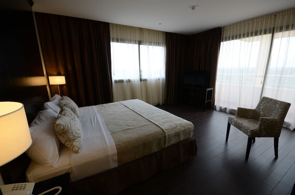 Grand Crucero Hotel 2