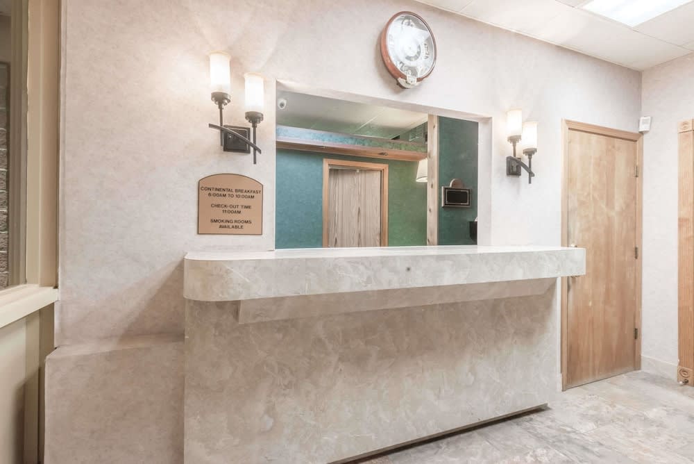 Days Inn by Wyndham Niles 2
