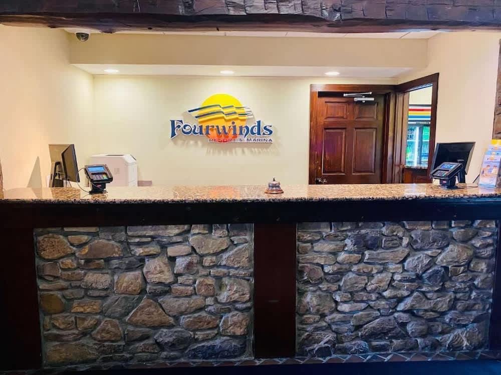 Fourwinds Lakeside Inn & Marina 2