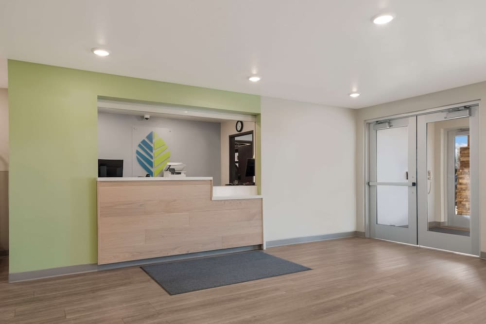 WoodSpring Suites Phoenix-Deer Valley 2