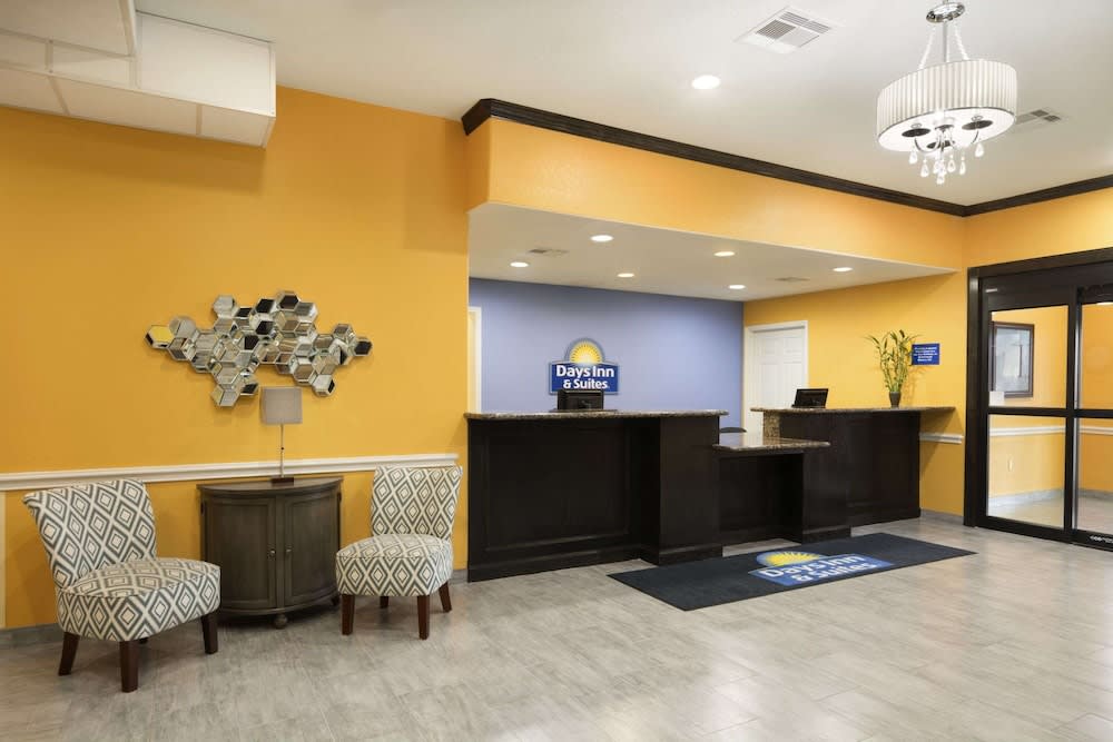 Days Inn & Suites by Wyndham Galveston West/Seawall 2