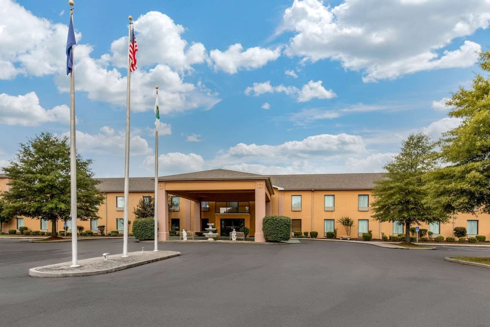 Quality Inn & Suites Benton - Draffenville 1