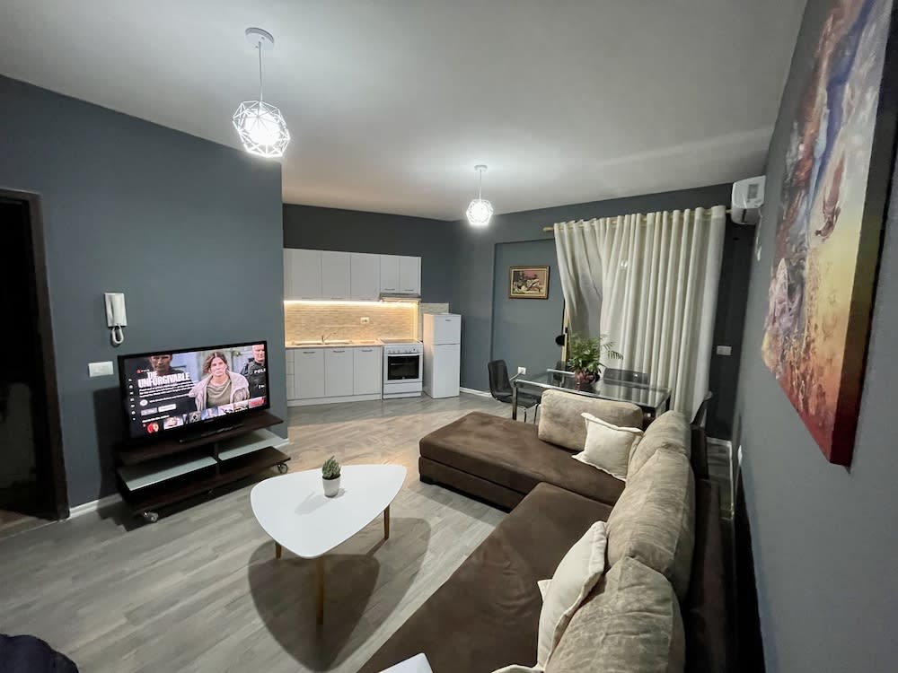 CENTER RESIDENCE 2