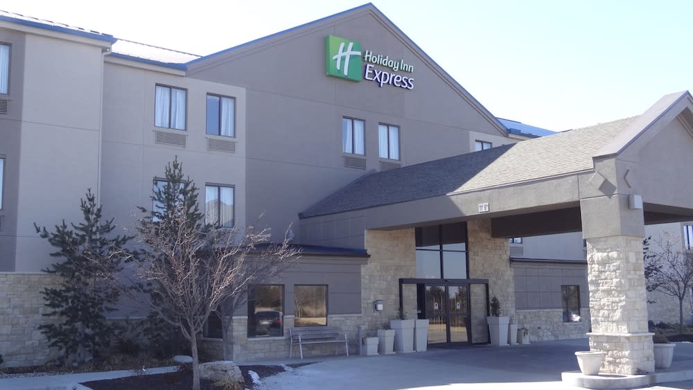 Holiday Inn Express Kansas City-Bonner Springs by IHG 1