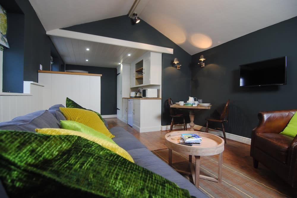 Courtyard Cottages Lymington, 2 Adults only 2