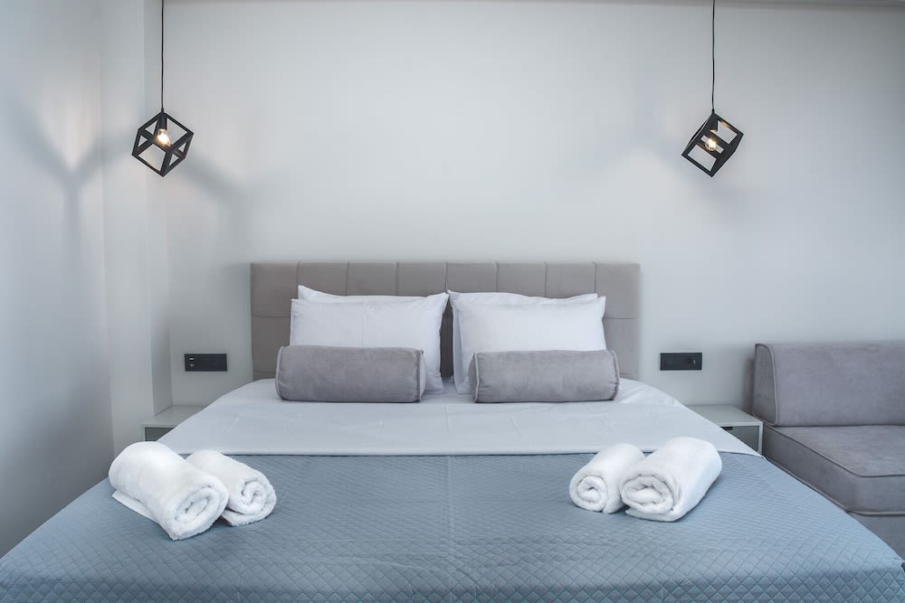 Dionisos Luxury Suites 2