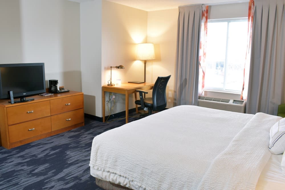 Fairfield Inn and Suites by Marriott Indianapolis East 4