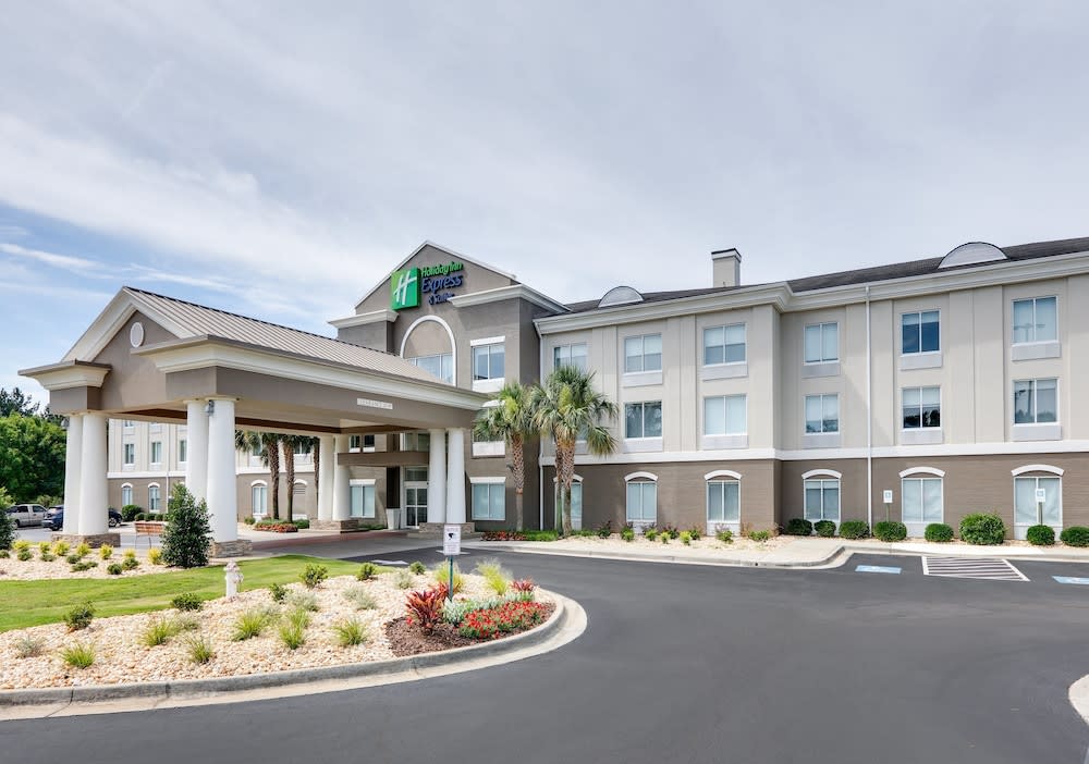 Holiday Inn Express & Suites DUBLIN by IHG 1