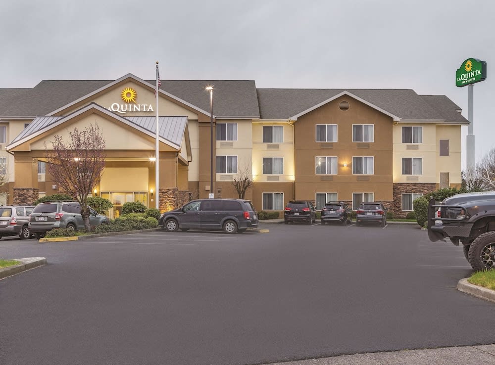 La Quinta Inn & Suites by Wyndham Central Point - Medford 1