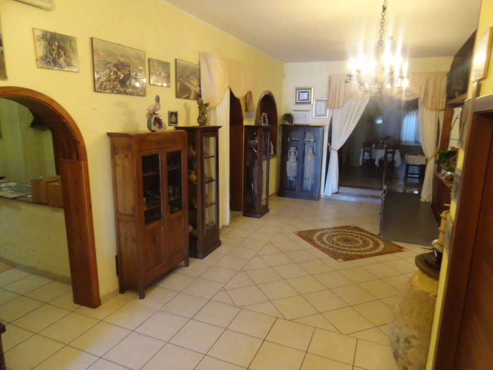 Hotel Villaggio Ristorante Pizzeria Museo TANIT 2