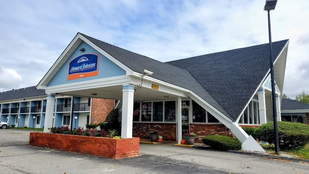 Howard Johnson by Wyndham Bangor 1