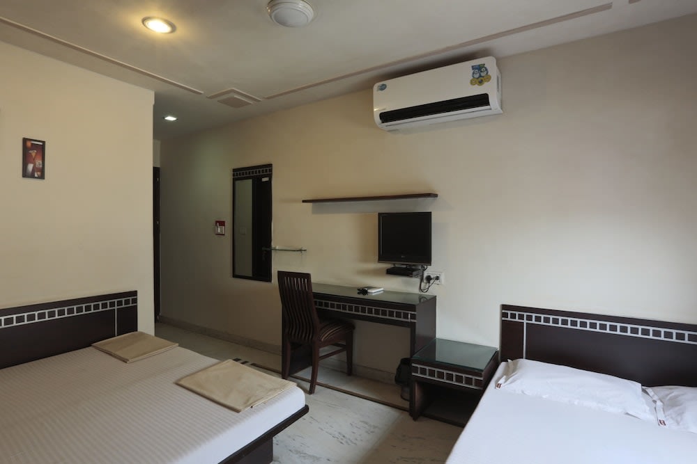 Smyle Inn - Best Value Hotel near New Delhi Station 4