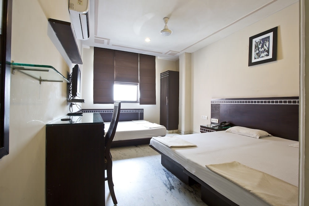 Smyle Inn - Best Value Hotel near New Delhi Station 3