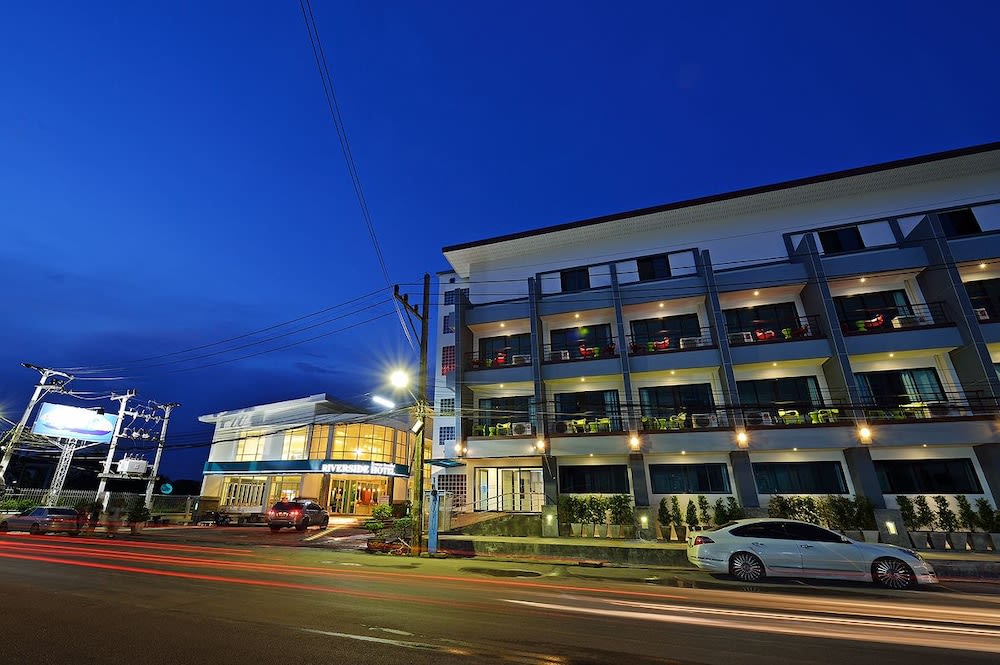 Riverside Hotel 1