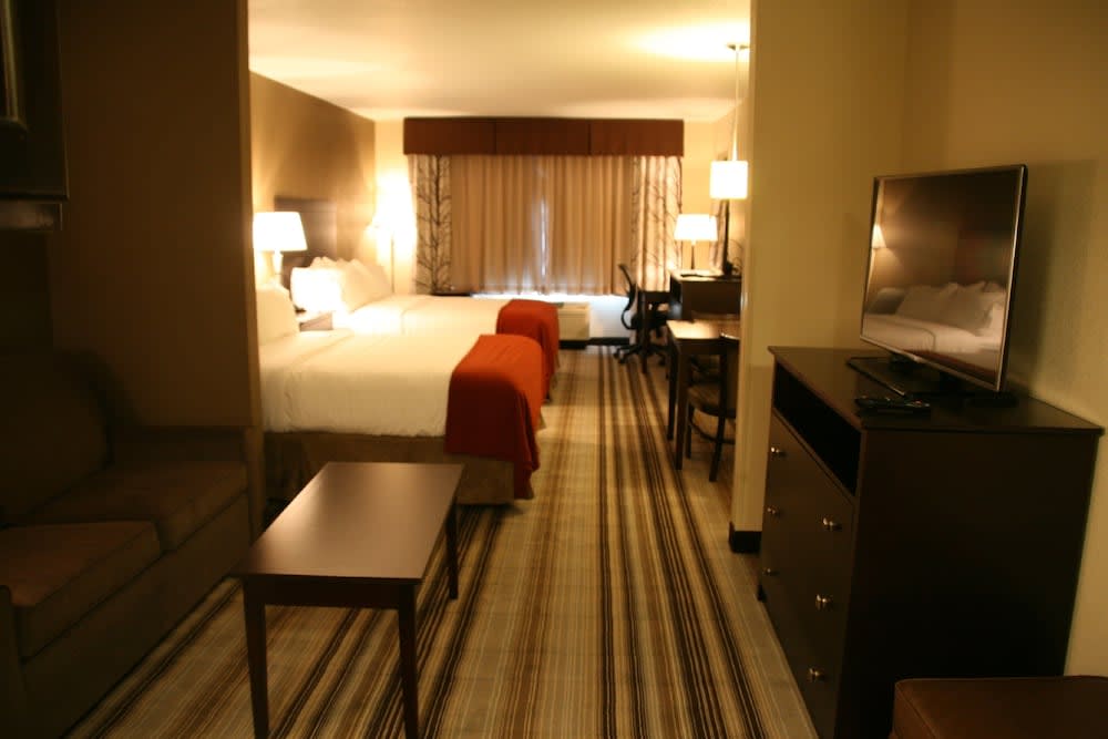 Holiday Inn Express & Suites NEVADA by IHG 2