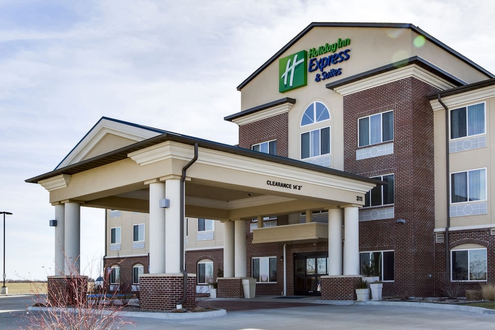 Holiday Inn Express & Suites NEVADA by IHG 1